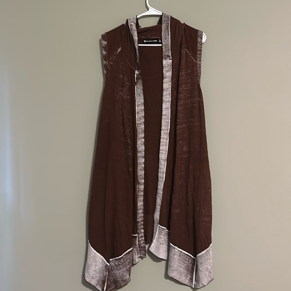 blanc noir Jackets & Blazers - Blanc Noir Huntress Hooded Vest Brown S